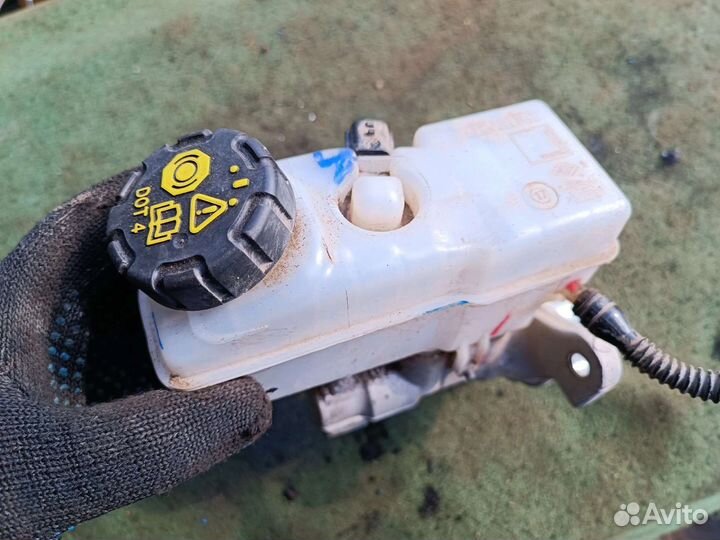 Главный тормозной цилиндр гтц Рено Сандеро 2016 г