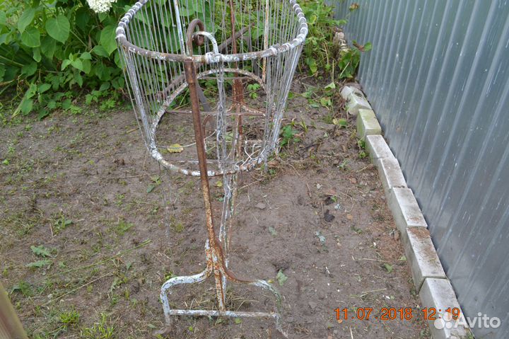 Старинная кованная детская колыбель (люлька)