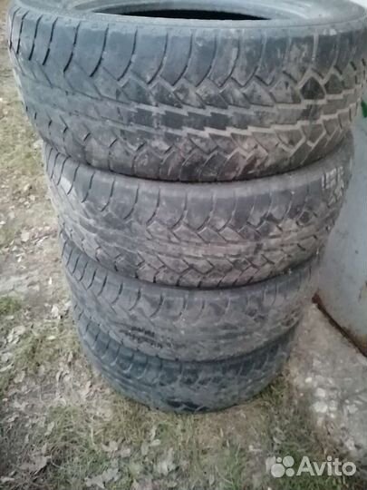 Cooper Discoverer A/T 235/65 R17 108