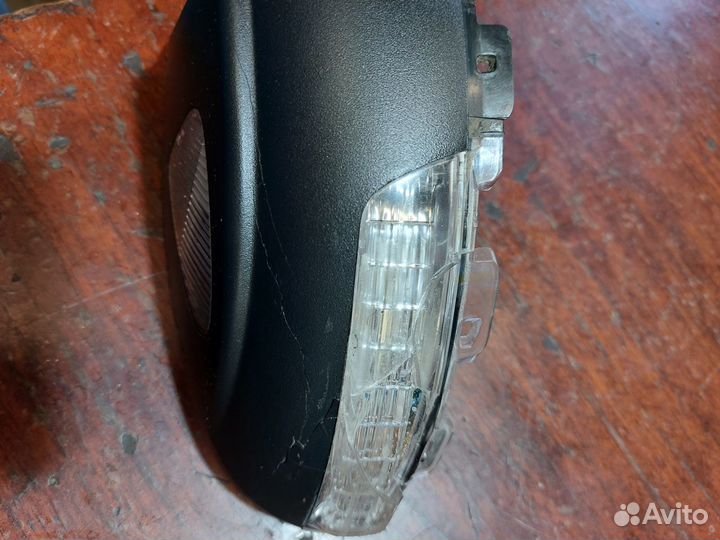 Поворотник в боковое зеркало VW Тигуан