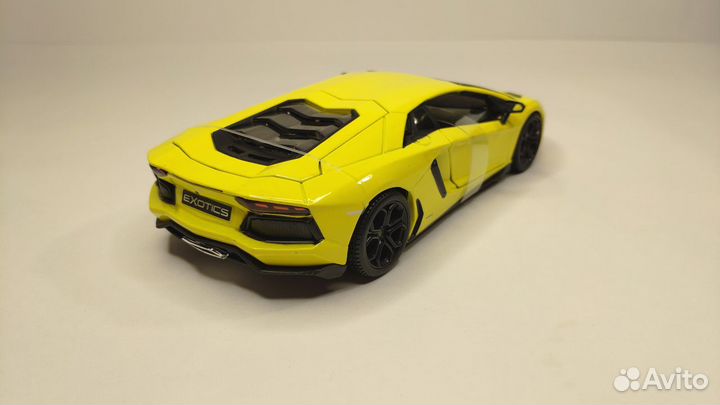 Lamborghini Aventador LP 700-4 Maisto 1:24