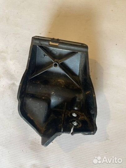 Кронштейн переднего бампера правый