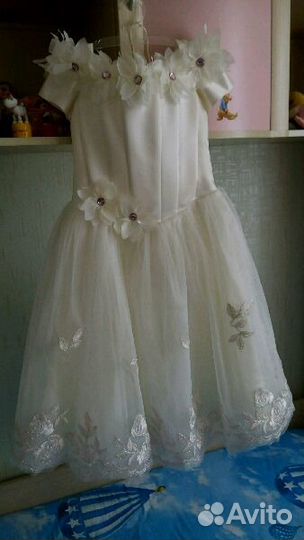 Продам платье для девочки (7-9 лет)