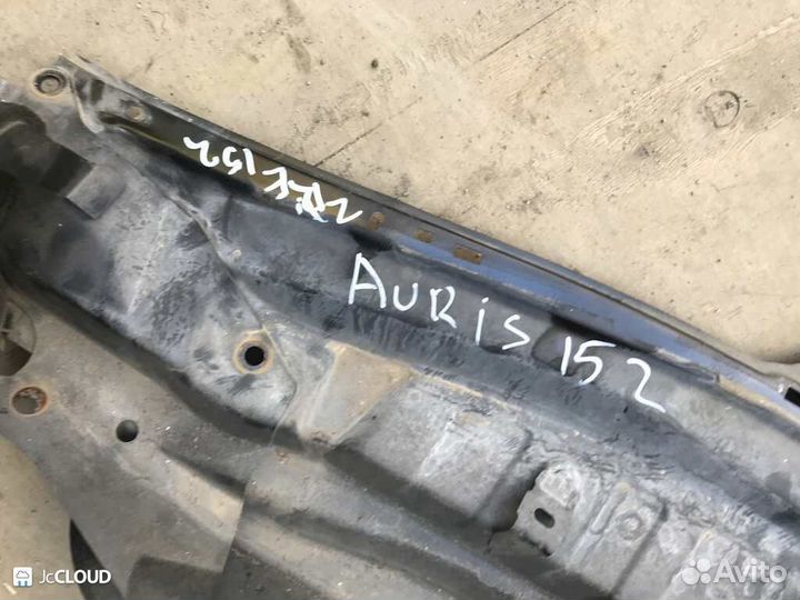 Решетка под лобовое стекло на toyota auris ZRE152