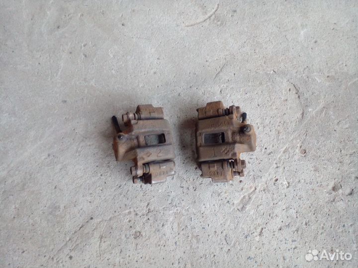 Суппорт тормозной задний Lexus GX460