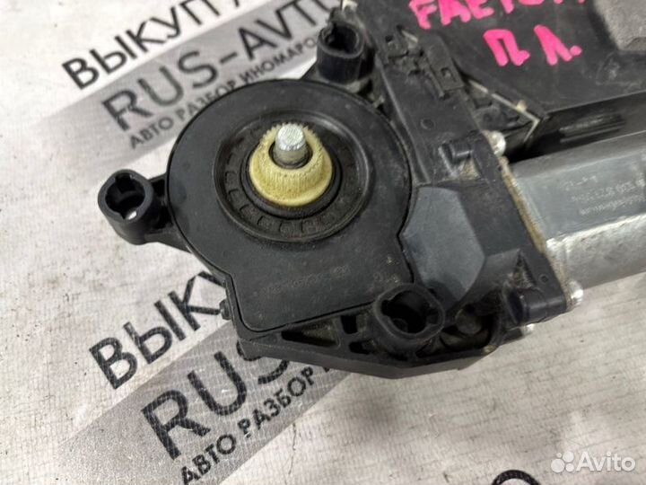 Моторчик стеклоподъемника передний левый