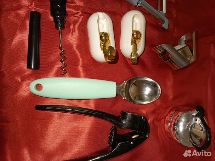 Чеснокодавка, открывалка, таймер и тд