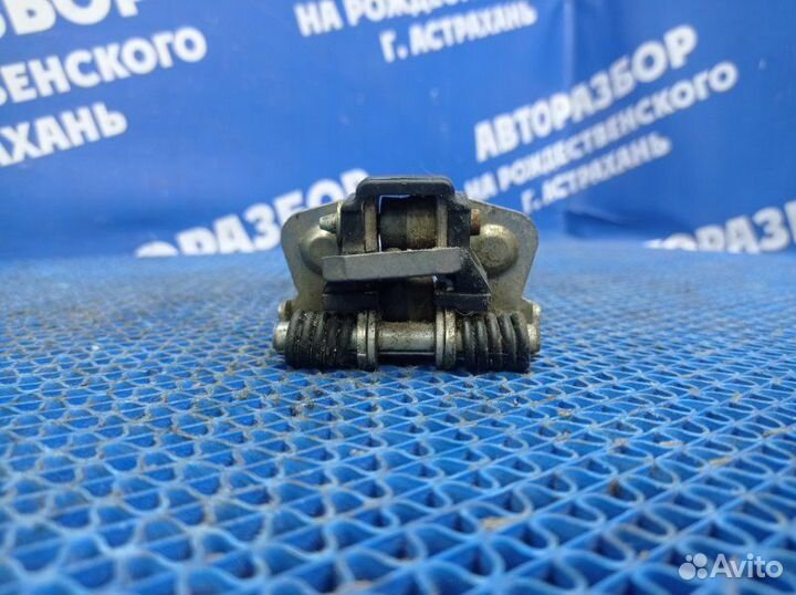 Ограничитель двери Renault Symbol 2 седан 2008