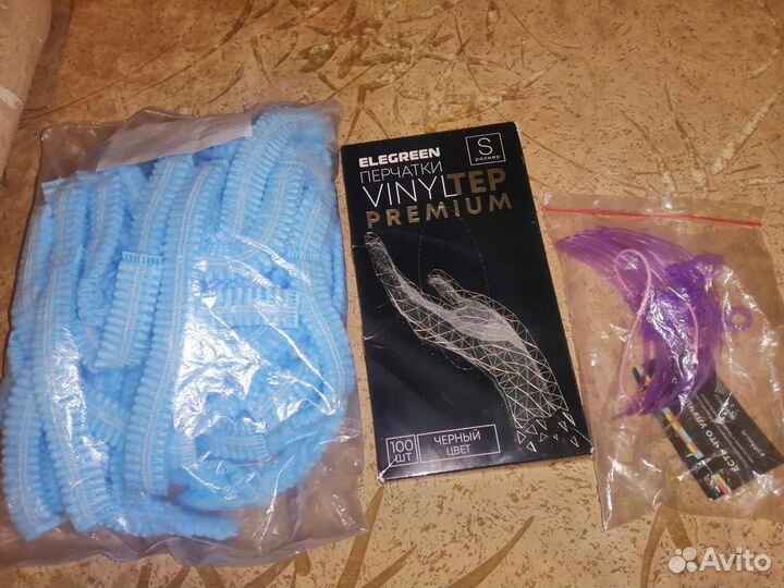 Одноразовые перчатки и шапочки