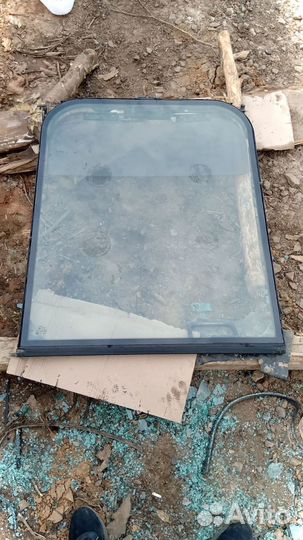 Стекло лобовое (верхнее) Volvo EW 140