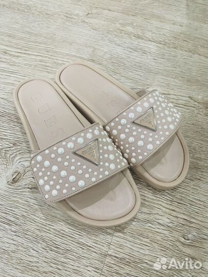 Шлепанцы женские guess