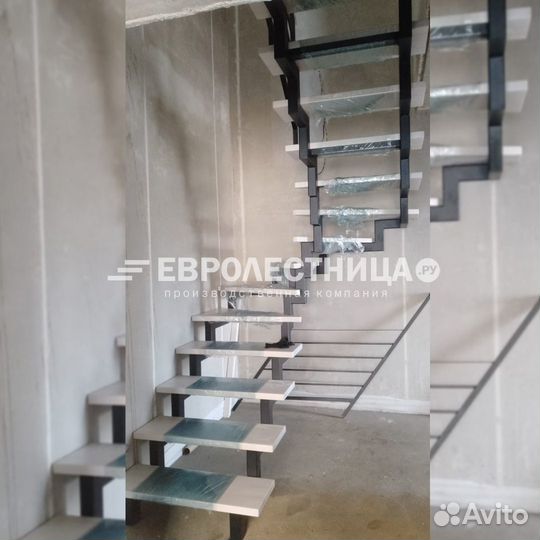 Лестница на металлическом каркасе