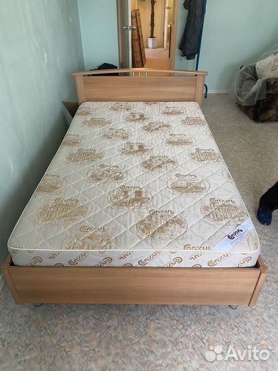 Кровать двухспальная с матрасом бу 140 200