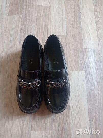 Продам туфли, лоферы 39 размер