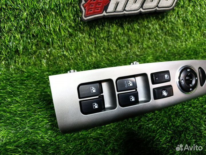 Блок упр. стеклоподьемниками передний левый