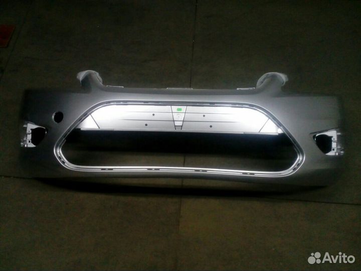 Бампер Форд Фокус 08-11 г.в.серебристый