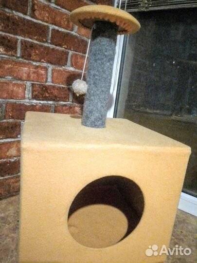 Домик для кошек с когтеточкой(новый)