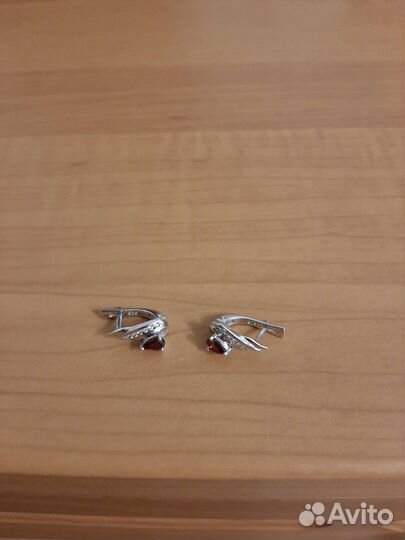 Серебряные серьги с гранатом