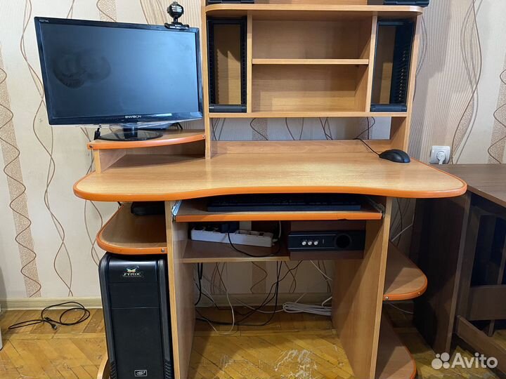 Компьютерный стол