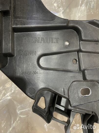 Опора фары правая