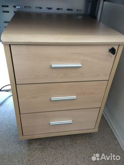 Тумба с выдвижными ящиками