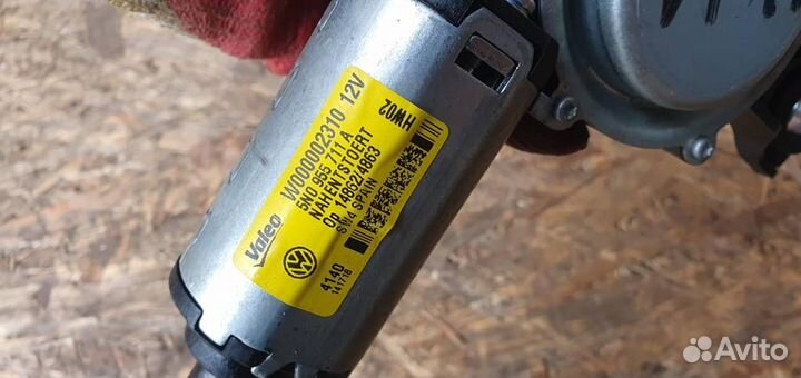 Моторчик стеклоочистителя задний Volkswagen Tigua