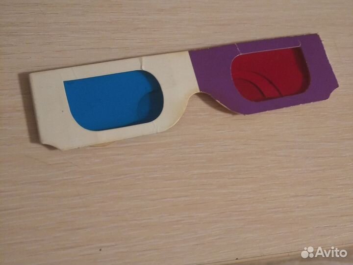 3D-очки бумажные