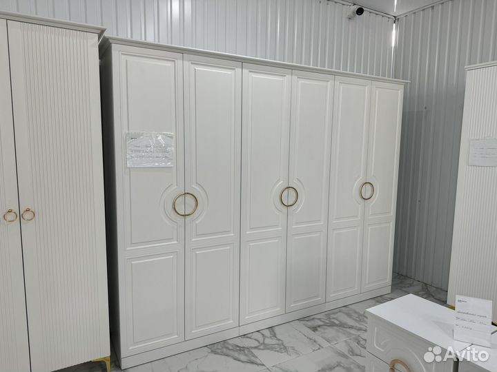 Шкаф распашной новый 270см