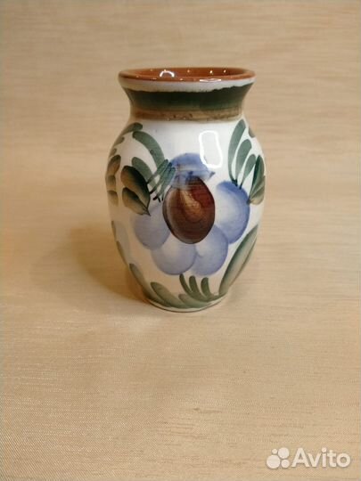Небольшая ваза для цветов, керамика