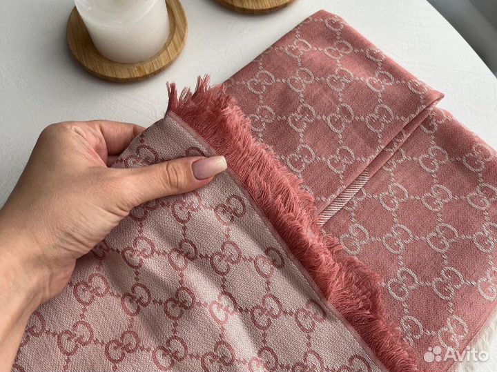 Шаль от бренда gucci