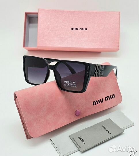 Солнцезащитные очки Miu Miu