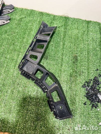 Крепление бампера заднее левое Volkswagen Tiguan