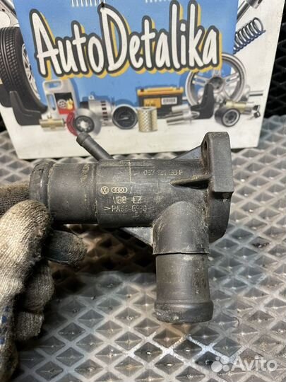 Фланец тройник охлаждения VW Passat B3 1.8 ABS