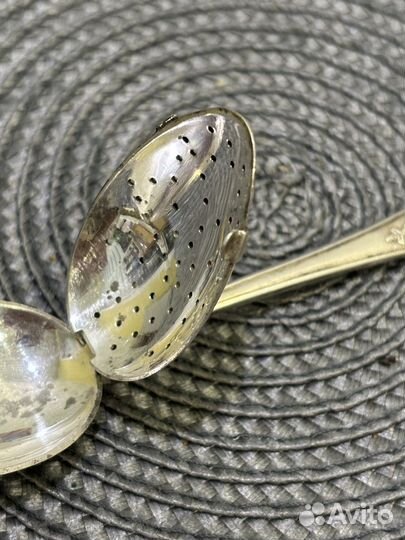 Серебряная чайная ложка сито