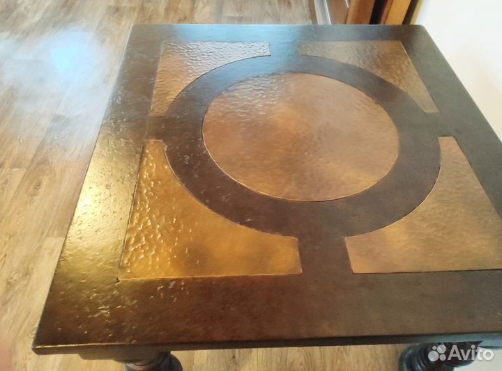 Журнальный столик