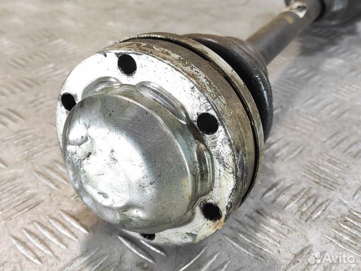 Полуось передняя левая Volkswagen Transporter T5