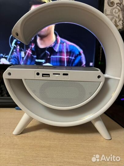 Умная блютуз колонка с беспроводной зарядкой