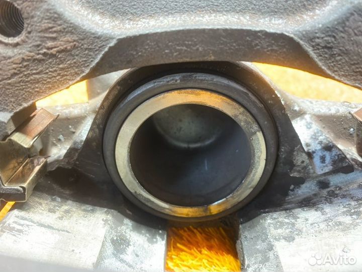 Суппорт передний правый Mercedes-Benz E-Class W211