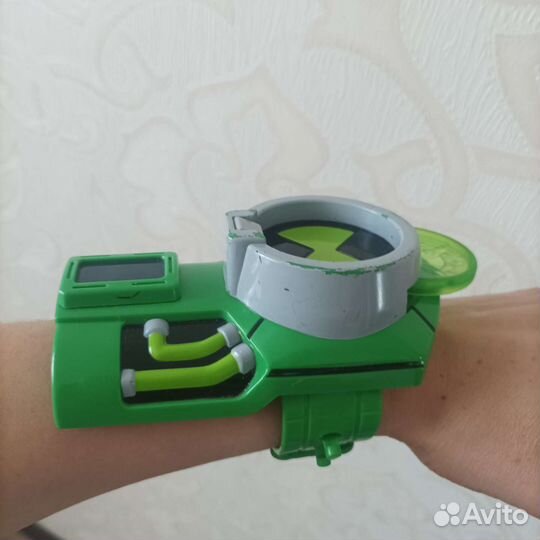 Игрушка- часы Бен Тен