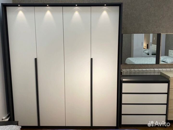 Спальный гарнитур 