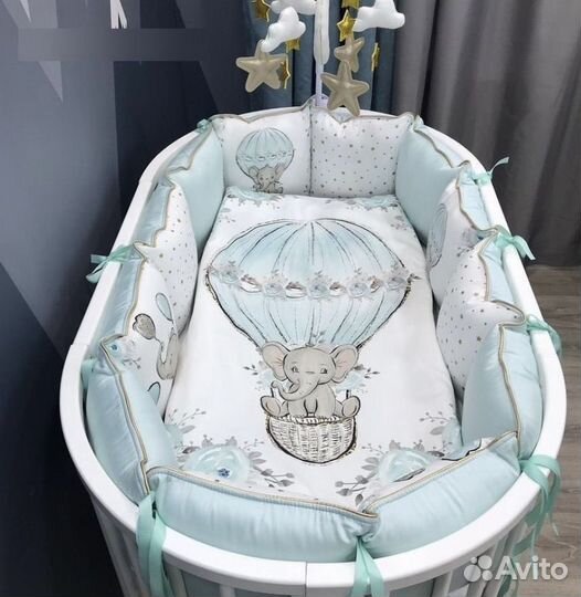 Детская кроватка с маятником