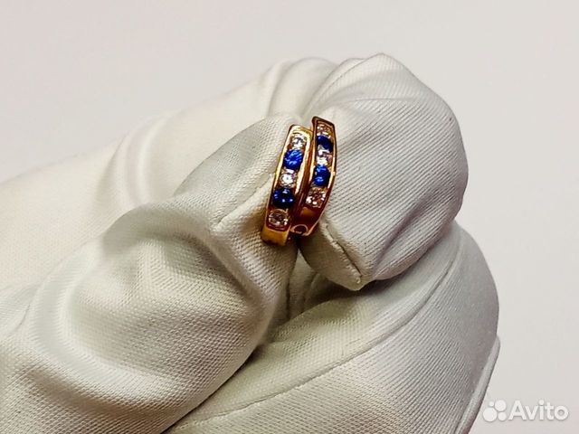 Золотые серьги с камнем