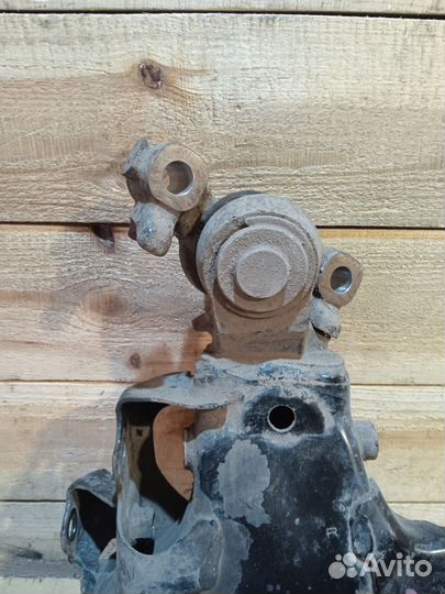 Рычаг передний правый Toyota Land Cruiser