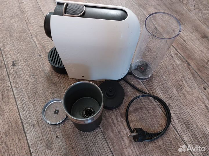 Кофемашина Delonghi Nespresso Капучинатор