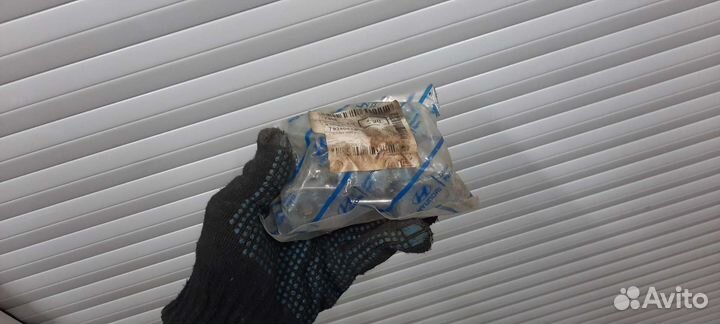 Петля двери верх. зад. П. Hyundai Solaris/2013