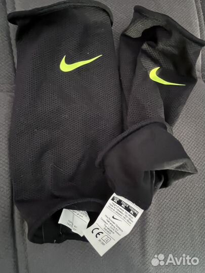 Футбольные щитки Nike