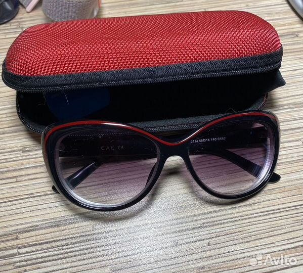 Очки солнцезащитные