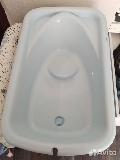 Столик пеленальный+ванночка для купания Chicco