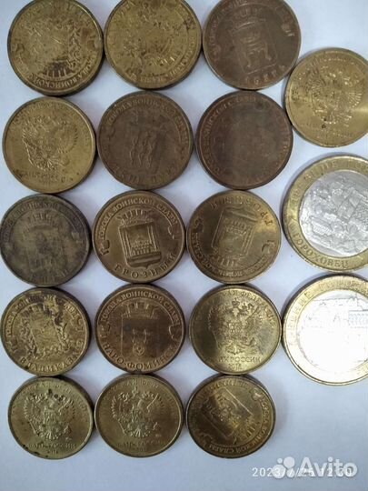 Коллекция 10 рублевых монет и купюр