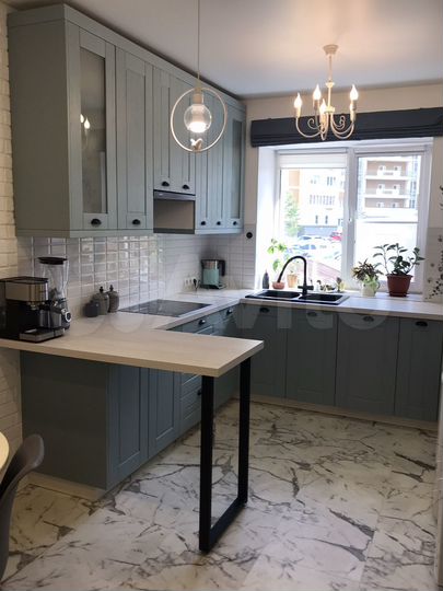 2-к. квартира, 73 м², 1/10 эт.